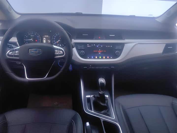 Фото 12 - Geely Vision X3