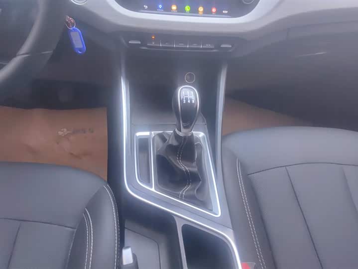 Фото 16 - Geely Vision X3