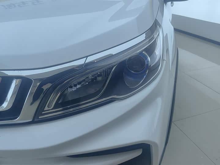 Фото 5 - Geely Vision X3