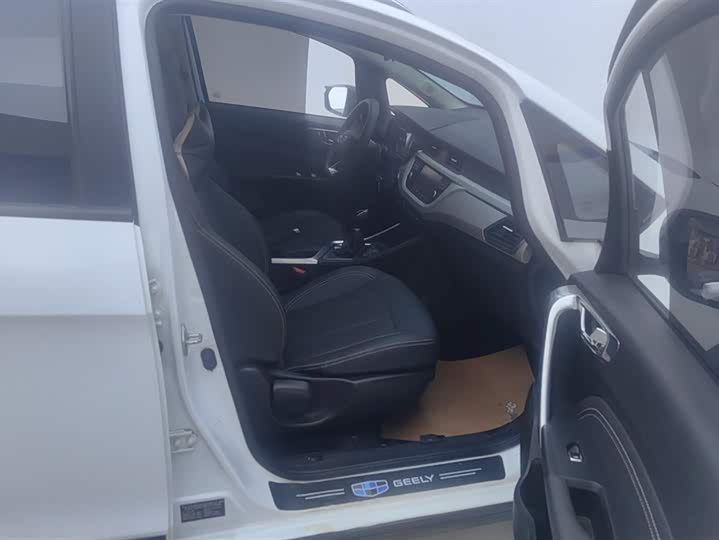 Фото 8 - Geely Vision X3