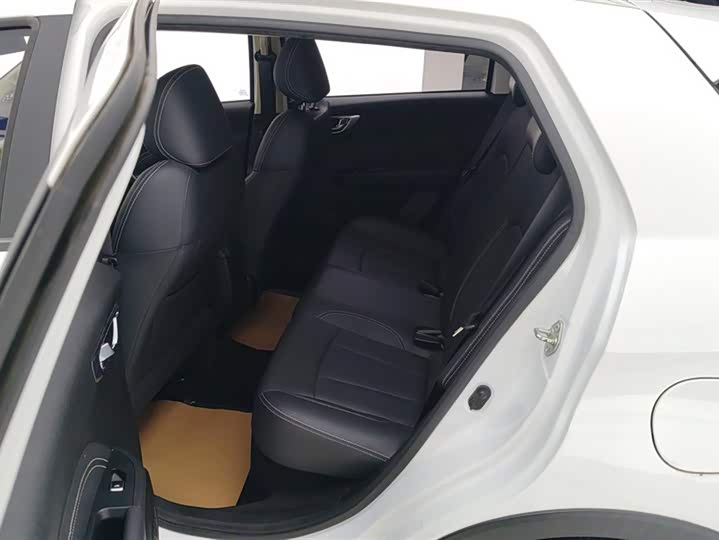 Фото 11 - Geely Vision X3