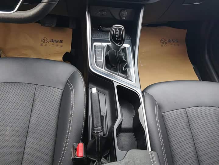 Фото 16 - Geely Vision X3