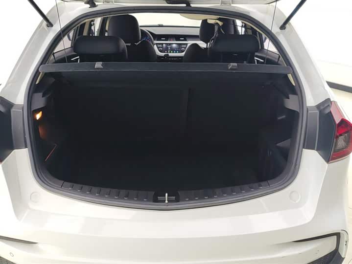 Фото 4 - Geely Vision X3