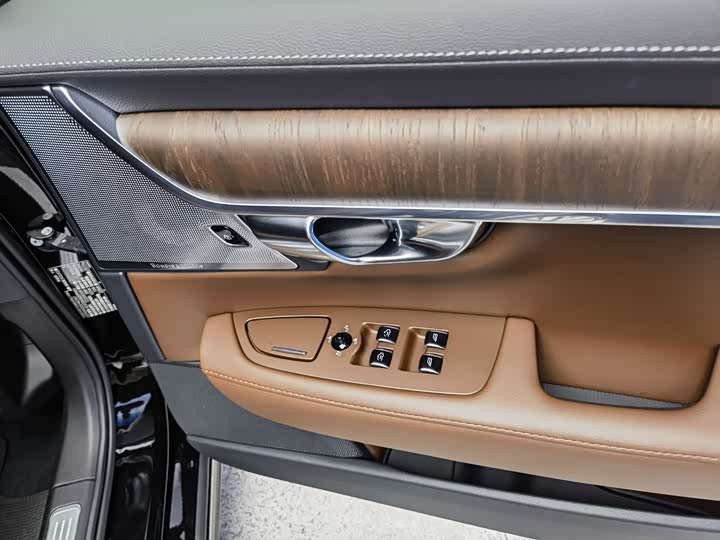 Фото 13 - Volvo S90 Hybrid