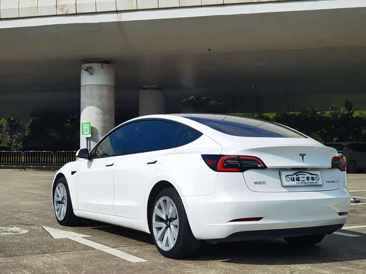 Фото 10 - Tesla Model 3