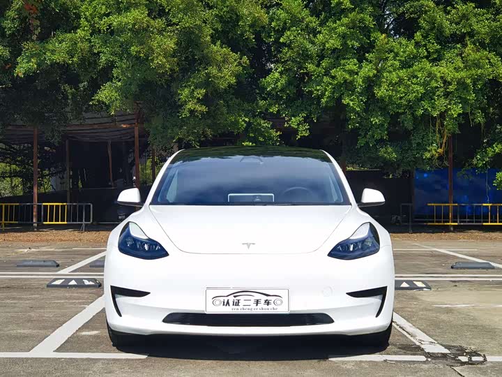 Фото 2 - Tesla Model 3