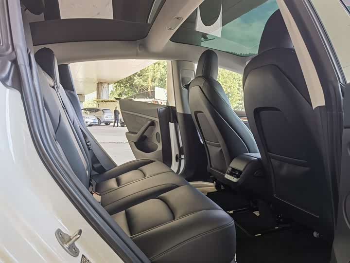 Фото 9 - Tesla Model 3