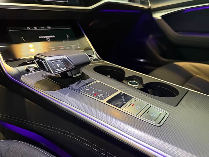 Фото 14 - Audi A6