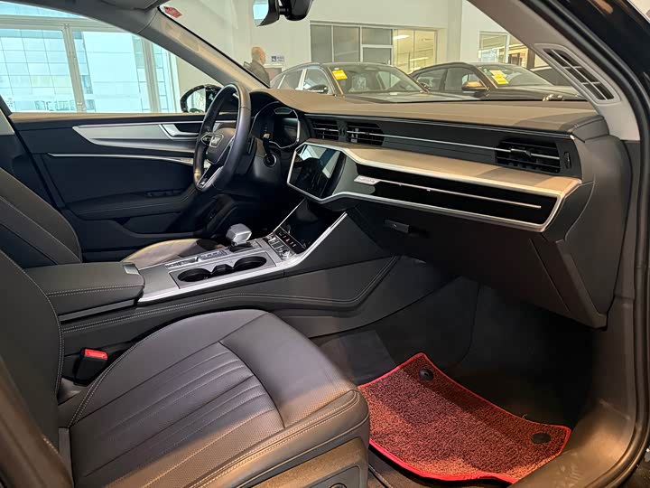 Фото 15 - Audi A6