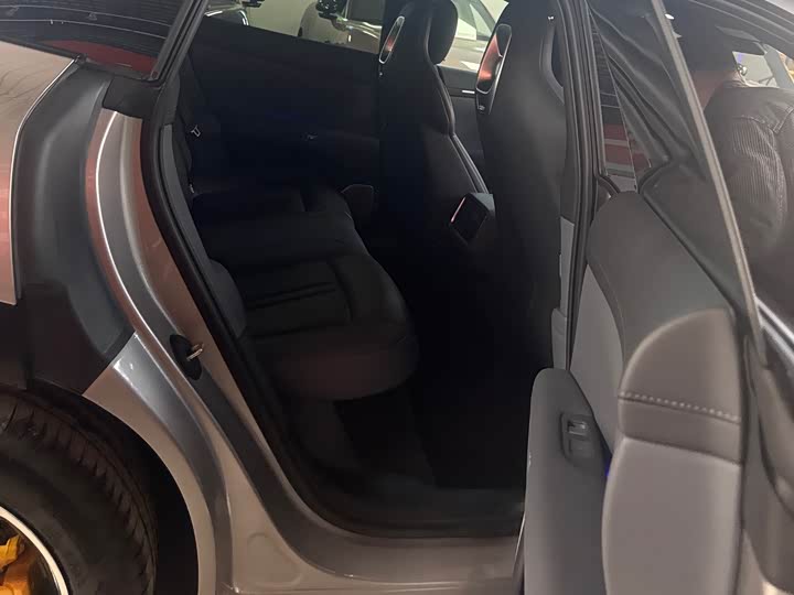 Фото 8 - Xiaomi YU7