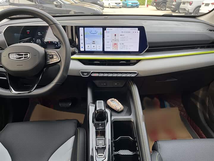 Фото 11 - Geely Coolray