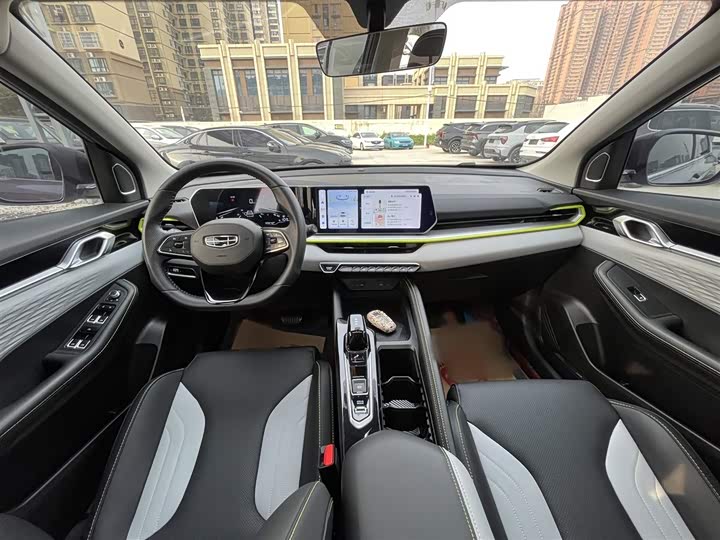 Фото 12 - Geely Coolray