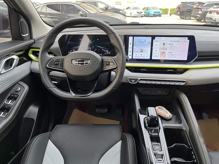 Фото 13 - Geely Coolray