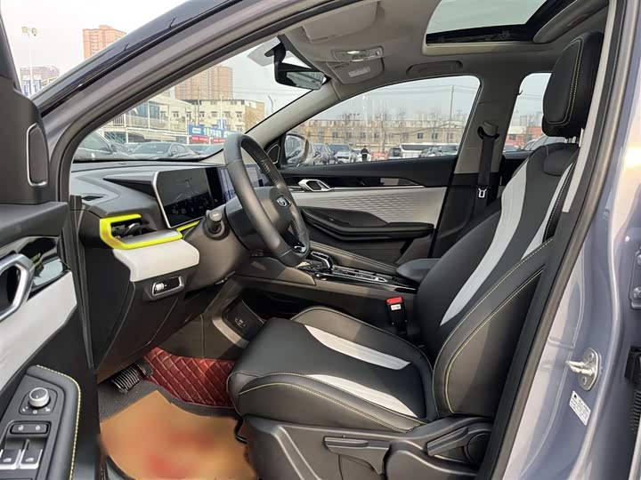 Фото 15 - Geely Coolray