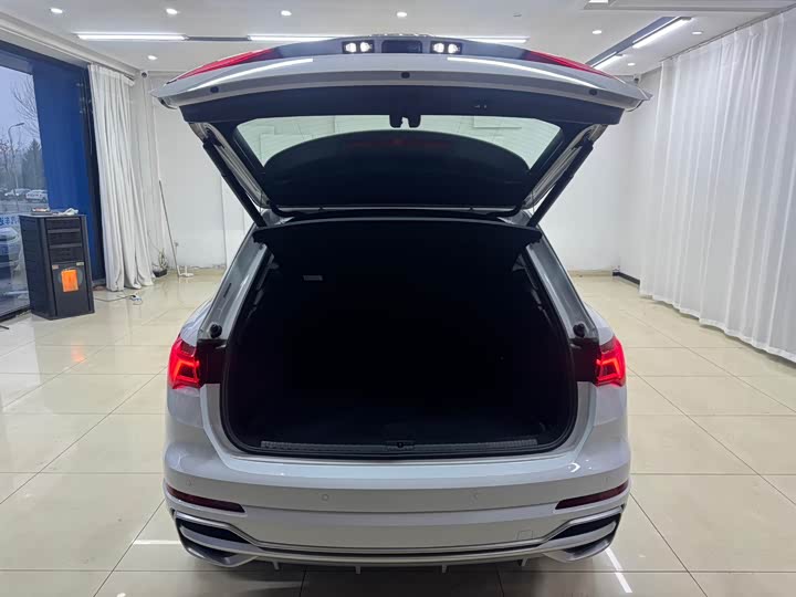 Фото 18 - Audi Q3