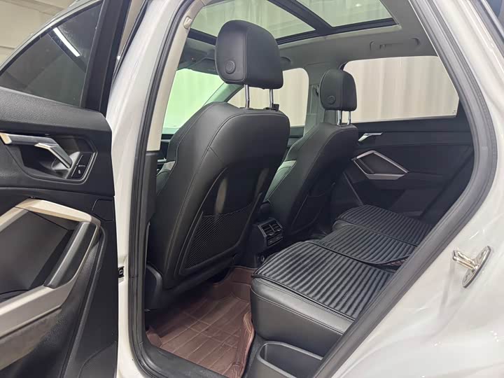 Фото 8 - Audi Q3