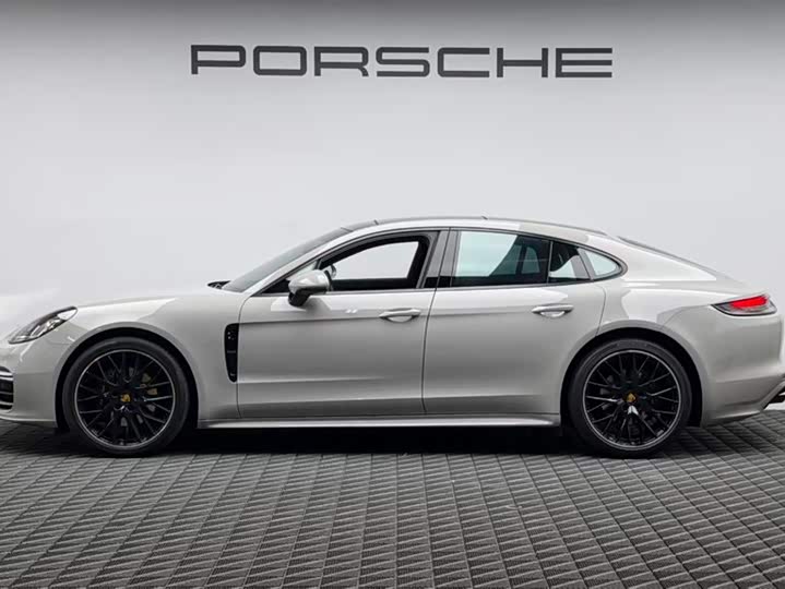 Фото 4 - Porsche Panamera