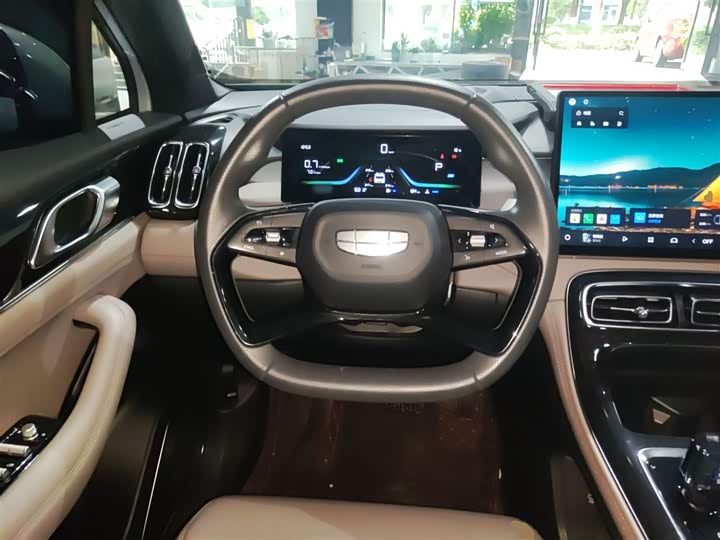 Фото 11 - Geely Atlas L