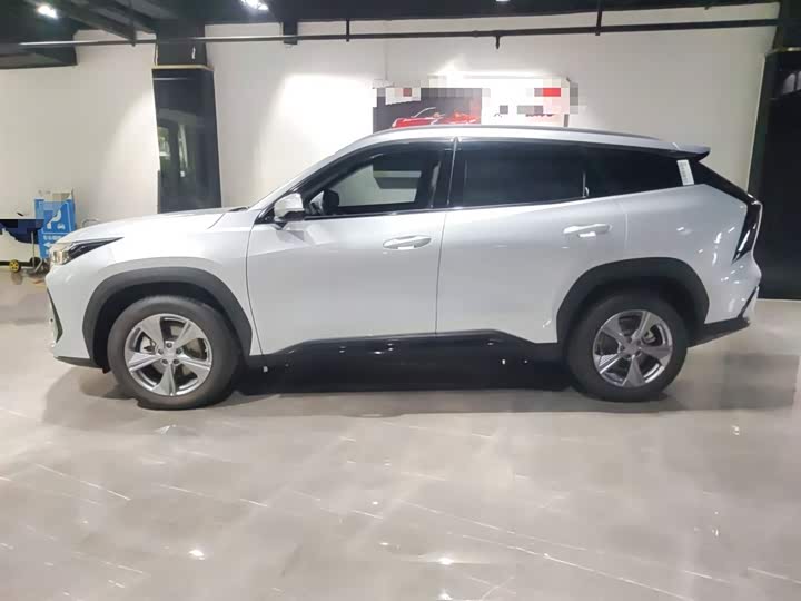 Фото 5 - Geely Atlas L