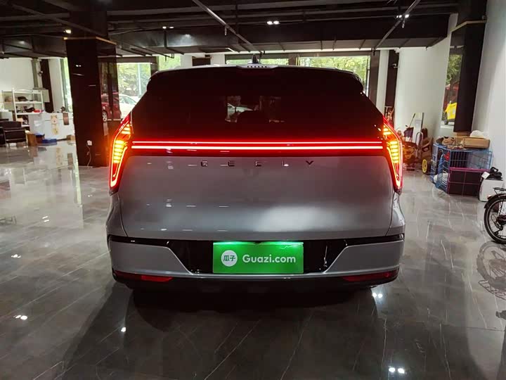 Фото 6 - Geely Atlas L