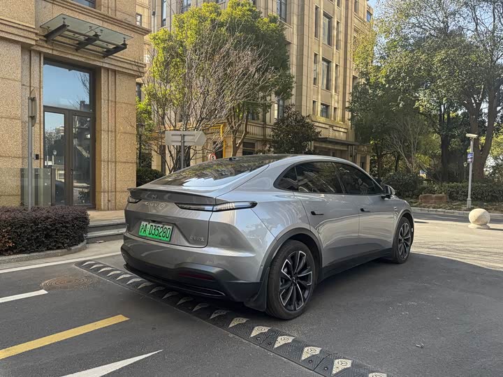 Фото 14 - Nio Onvo L60