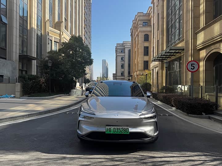 Фото 2 - Nio Onvo L60