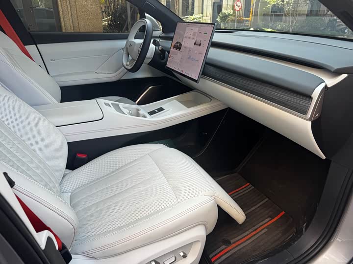 Фото 7 - Nio Onvo L60