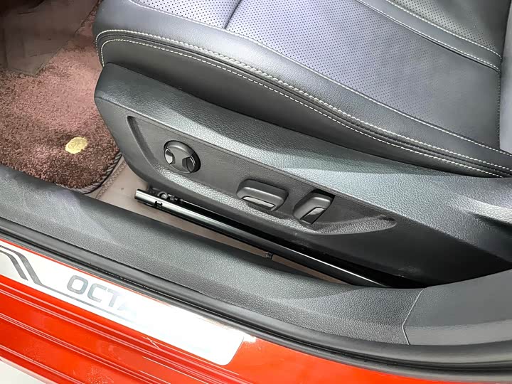 Фото 10 - Skoda Octavia Pro