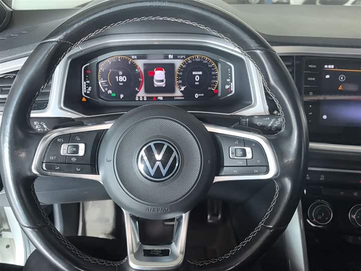 Фото 11 - Volkswagen T-Roc