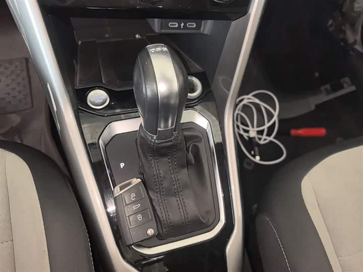 Фото 14 - Volkswagen T-Roc