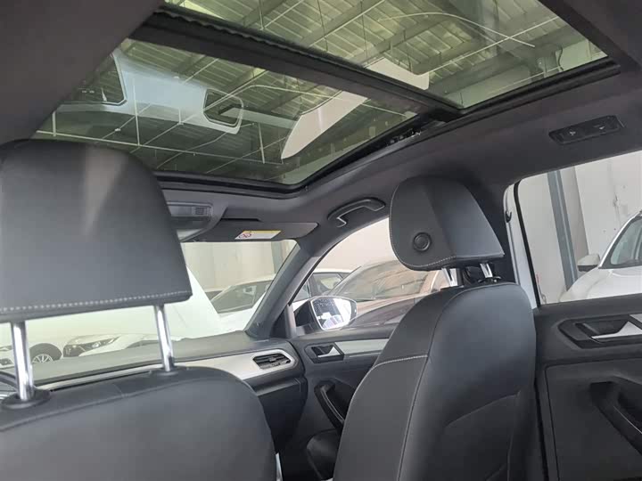 Фото 18 - Volkswagen T-Roc