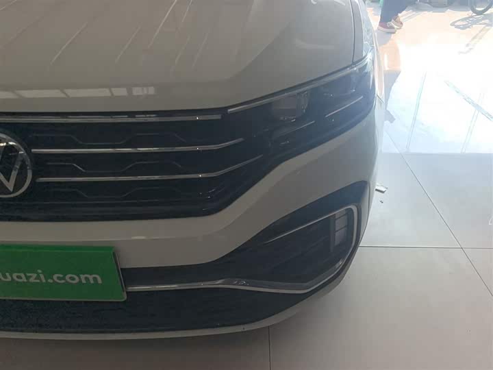 Фото 24 - Volkswagen T-Roc