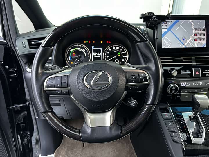 Фото 15 - Lexus LM