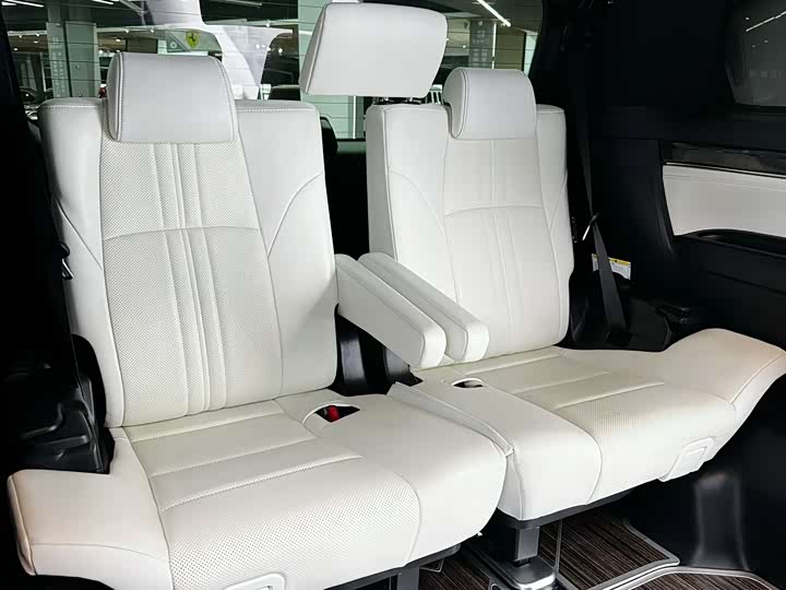 Фото 26 - Lexus LM