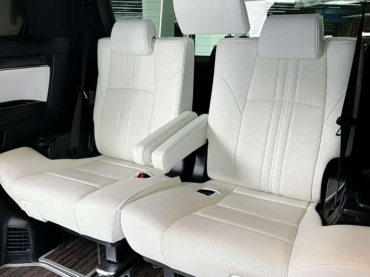 Фото 27 - Lexus LM