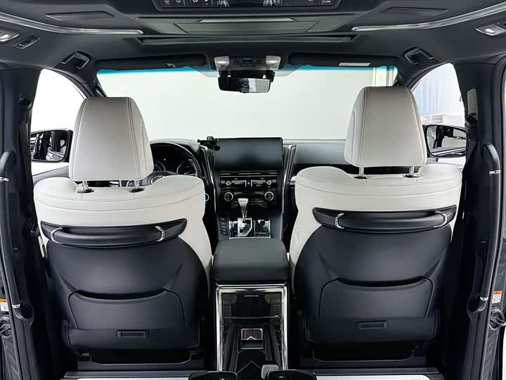 Фото 28 - Lexus LM