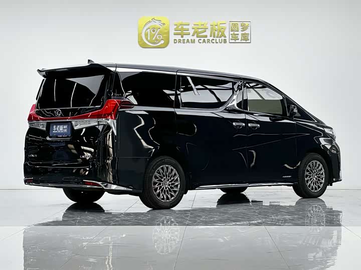 Фото 3 - Lexus LM