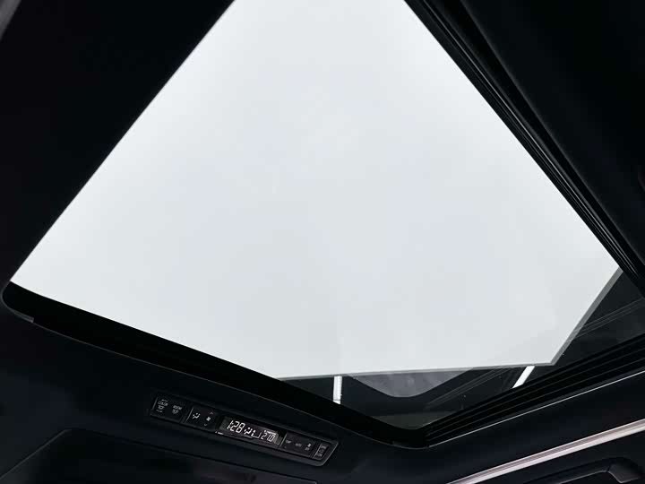 Фото 31 - Lexus LM