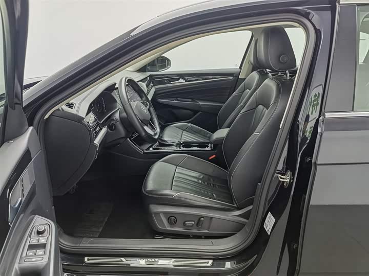 Фото 10 - Volkswagen Passat