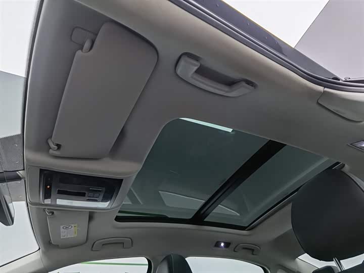 Фото 14 - Volkswagen Passat