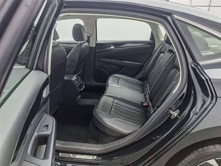 Фото 15 - Volkswagen Passat