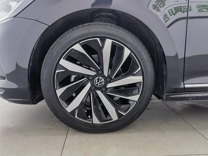 Фото 17 - Volkswagen Passat