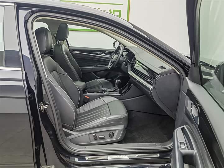 Фото 23 - Volkswagen Passat