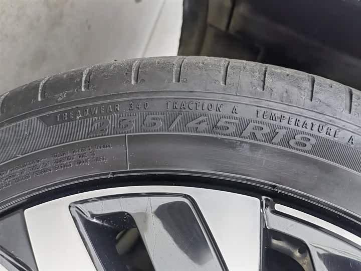 Фото 24 - Volkswagen Passat