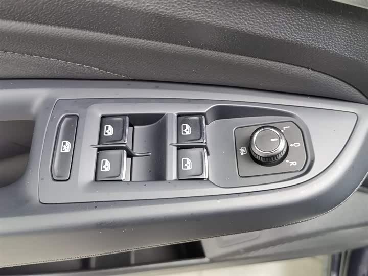 Фото 9 - Volkswagen Passat