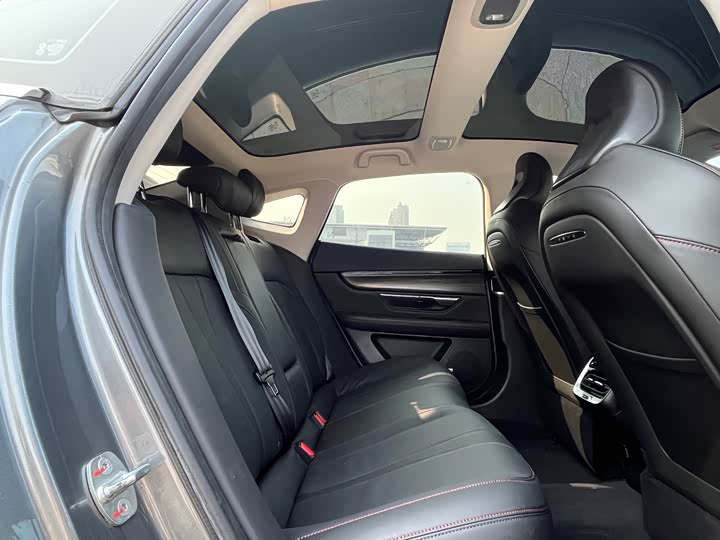 Фото 10 - XPeng P7