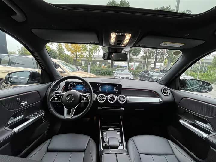 Фото 13 - Mercedes-Benz GLB-Class