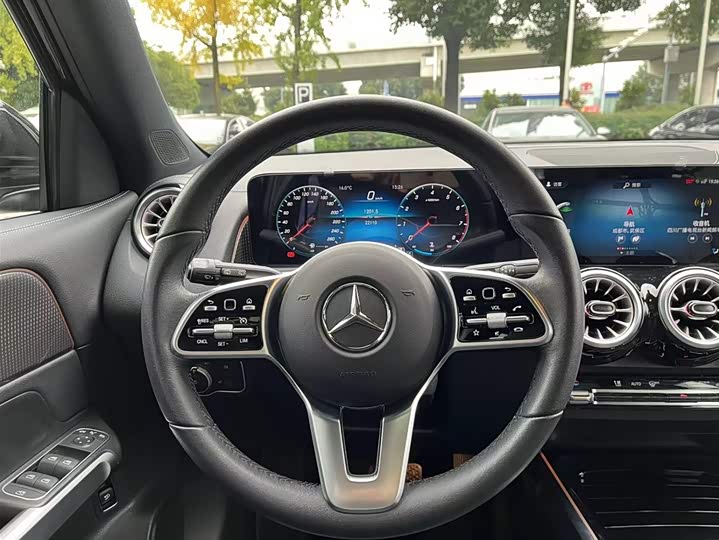 Фото 14 - Mercedes-Benz GLB-Class