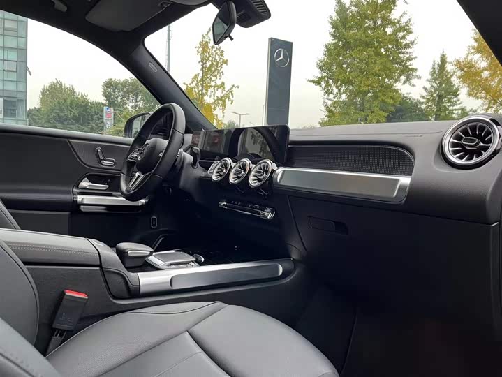 Фото 17 - Mercedes-Benz GLB-Class