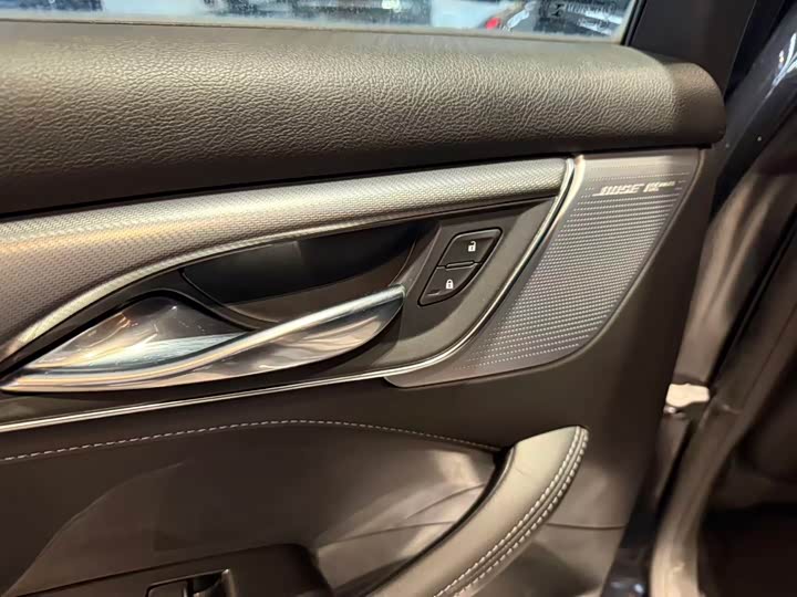 Фото 9 - Cadillac CT5